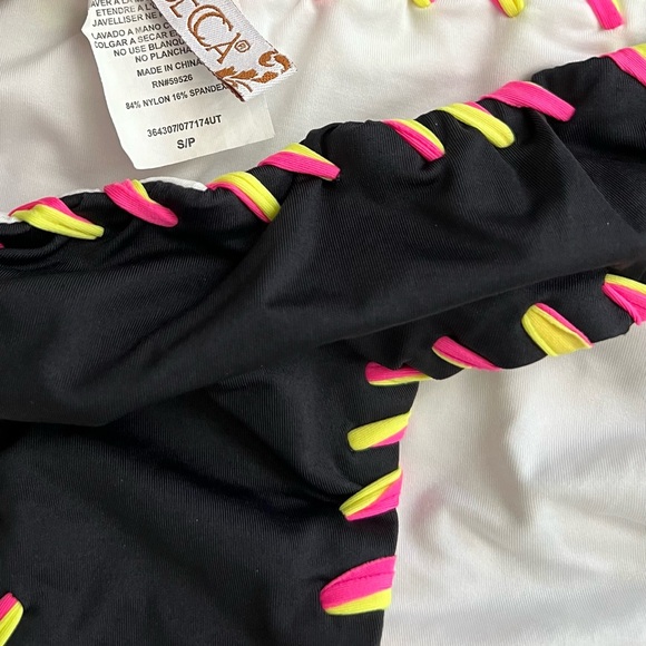 BECCA Whip Stitch reversible bikini top size D bottoms size small black white - Picture 4 of 9